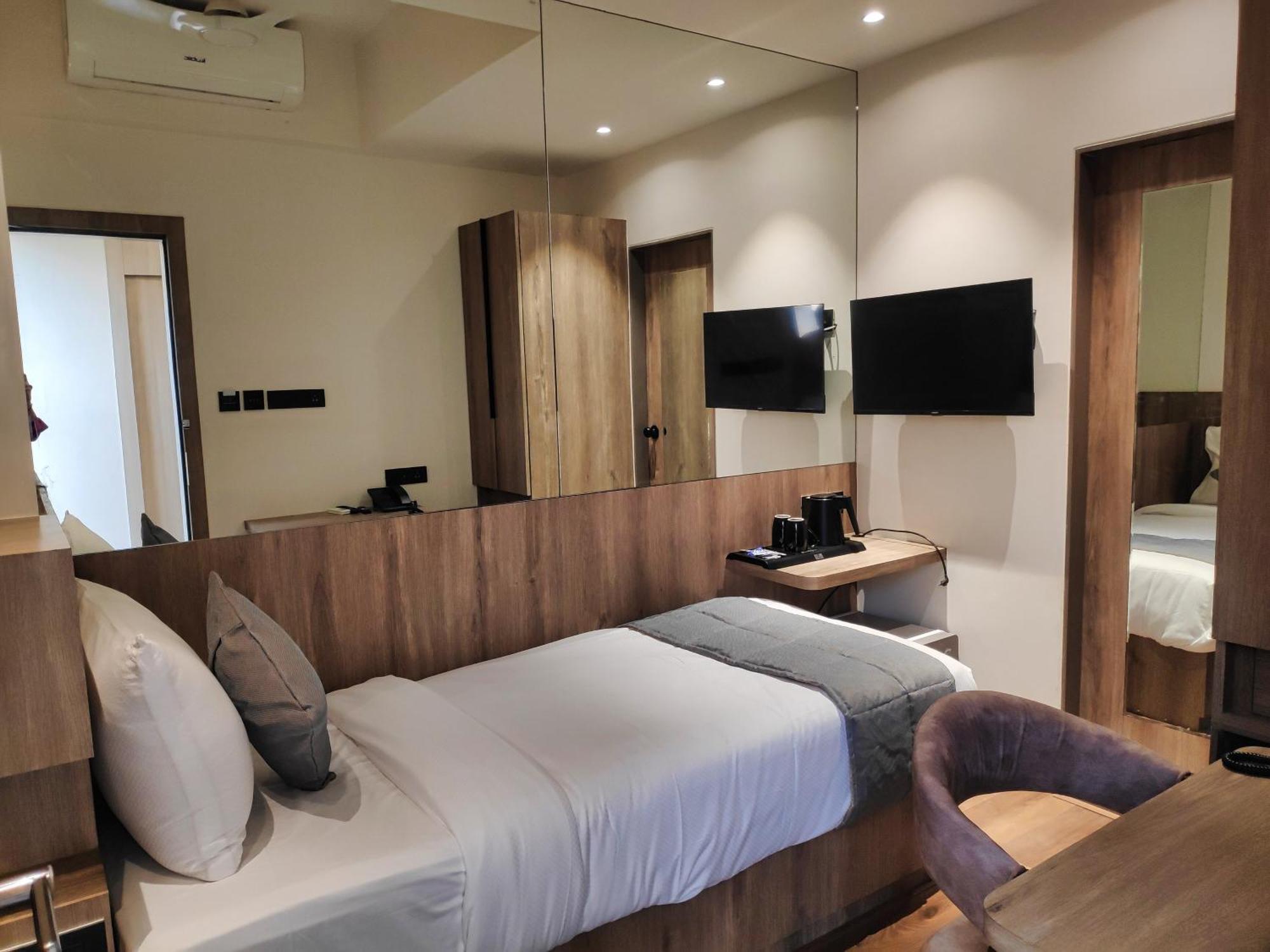 Maxxvalue Hotel Midc - Andheri Mumbai Bagian luar foto