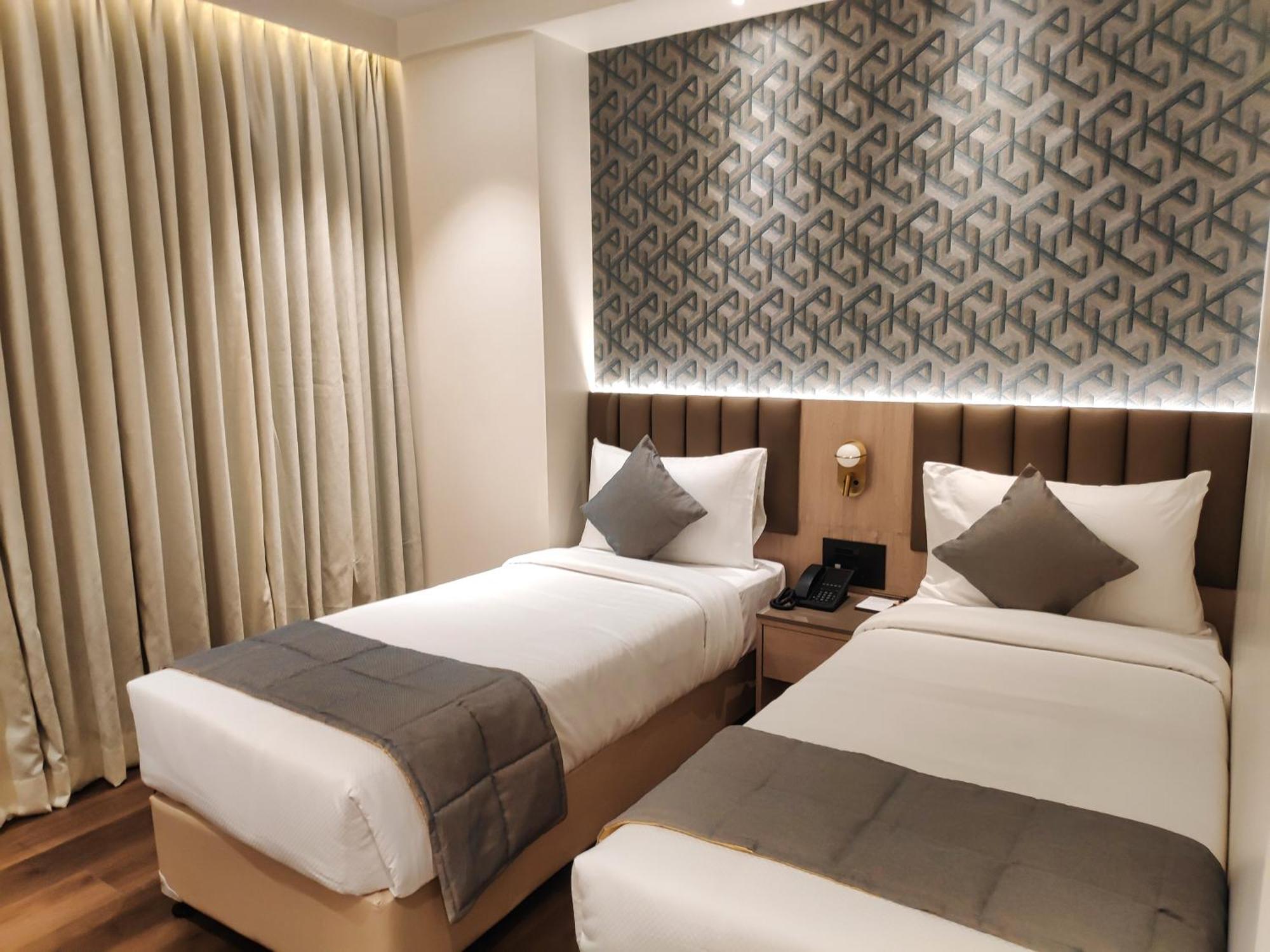 Maxxvalue Hotel Midc - Andheri Mumbai Bagian luar foto