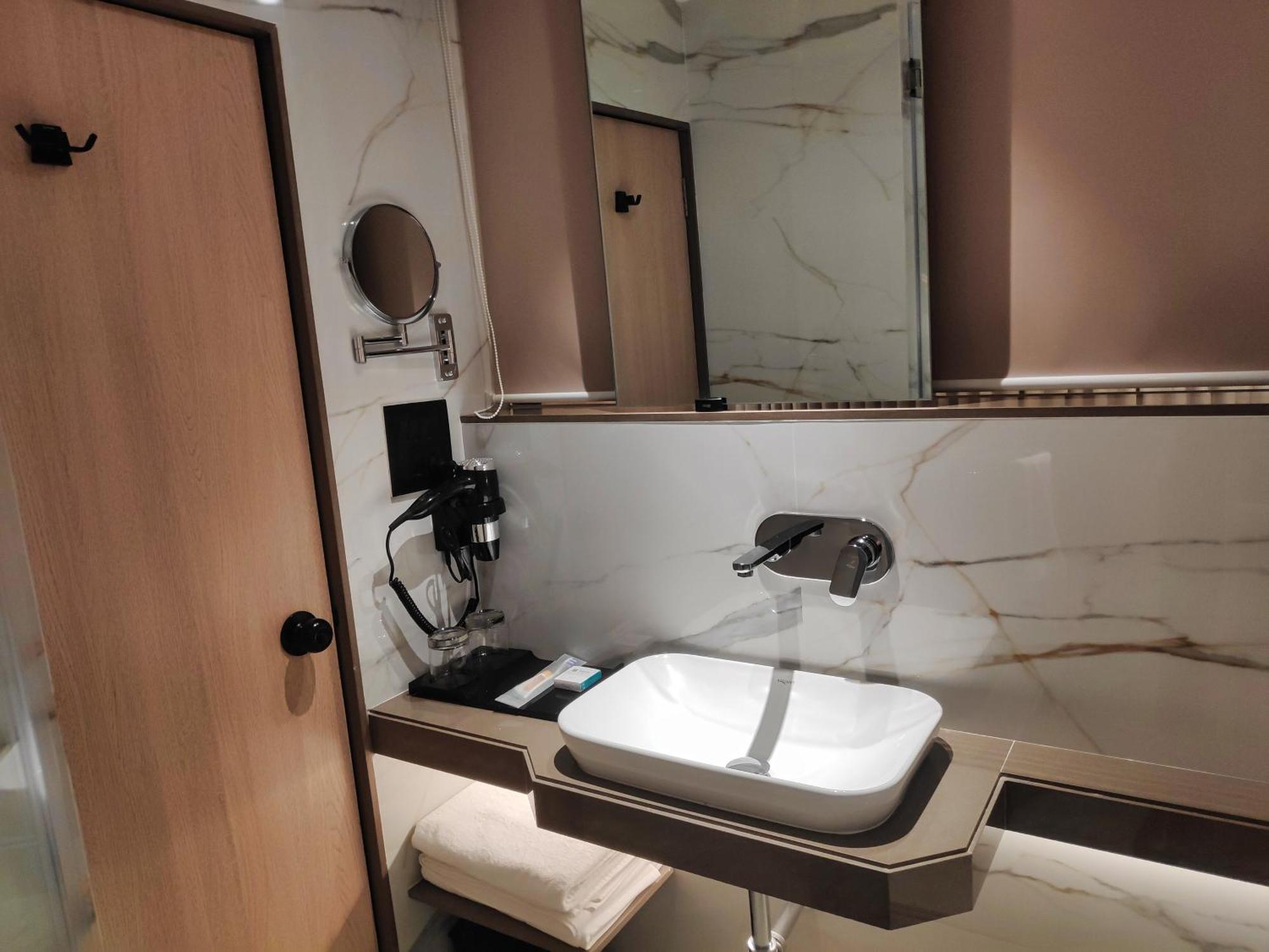 Maxxvalue Hotel Midc - Andheri Mumbai Bagian luar foto