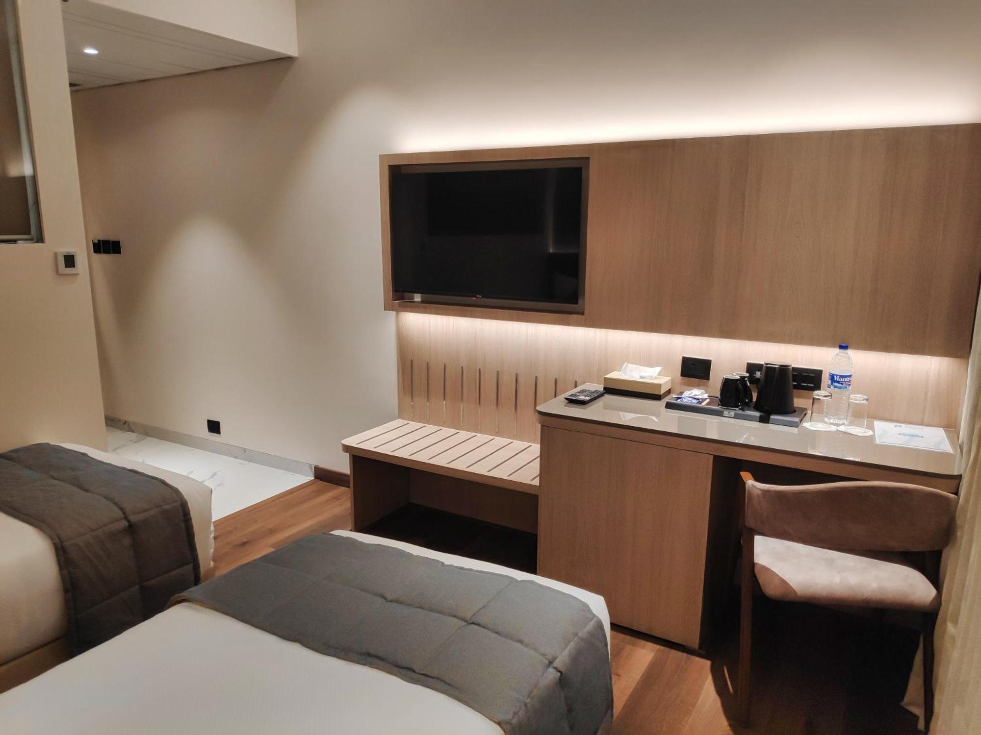 Maxxvalue Hotel Midc - Andheri Mumbai Bagian luar foto