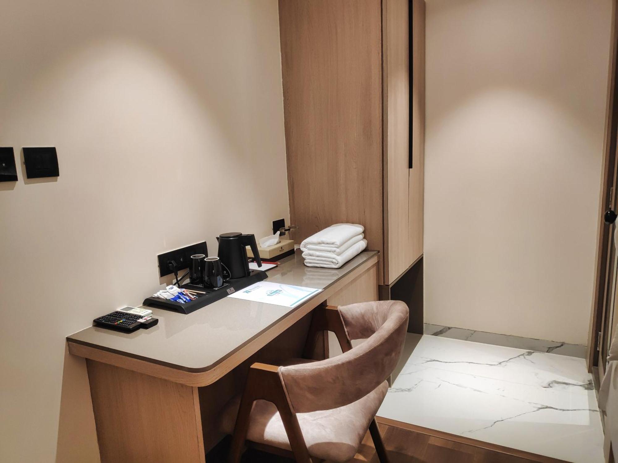 Maxxvalue Hotel Midc - Andheri Mumbai Bagian luar foto