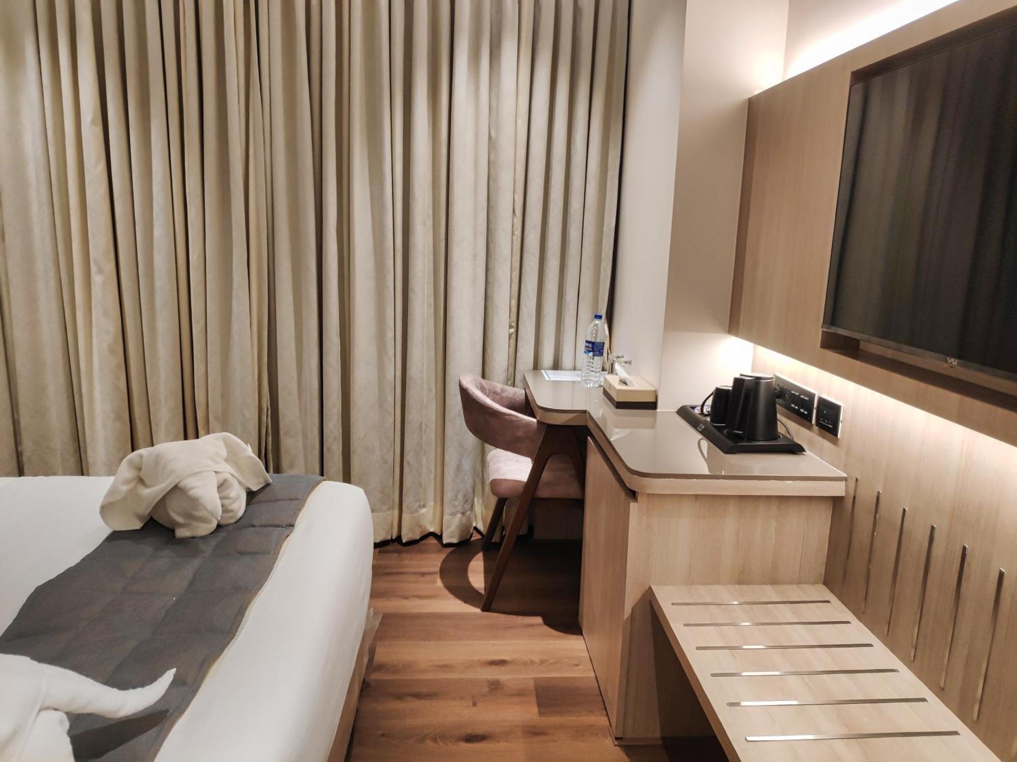 Maxxvalue Hotel Midc - Andheri Mumbai Bagian luar foto